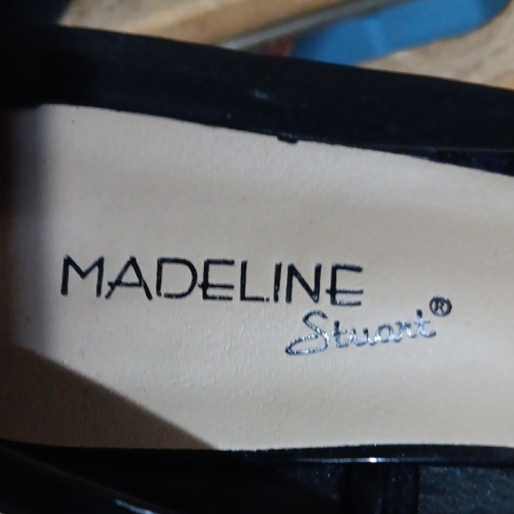 Madeline Stuart Black Wedges with Beaded Bow - Picture 2 of 12